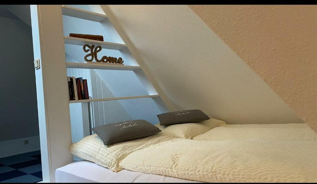 *To Hus* Wohnung Am Rande Von Йевер Екстериор снимка