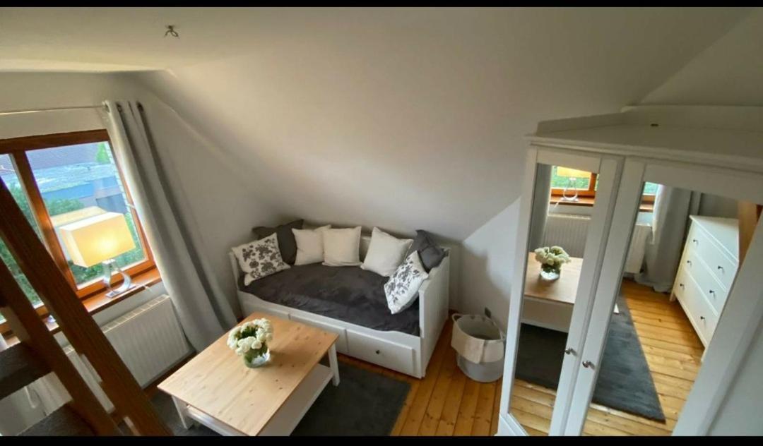 *To Hus* Wohnung Am Rande Von Йевер Екстериор снимка